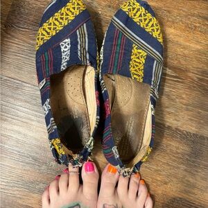 Well Worn Women’s Shoes Toms Flats Dirty Feet Used 9